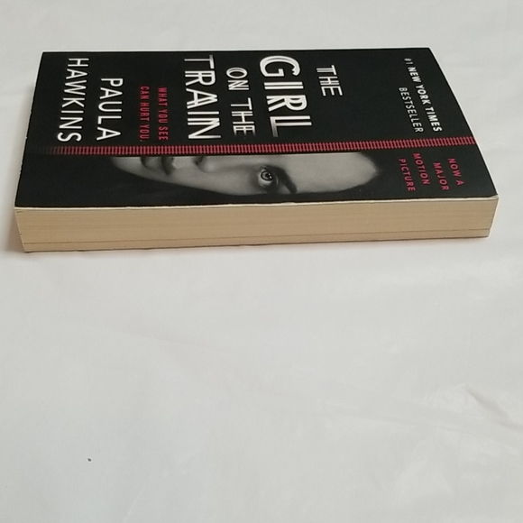 "The Girl on the Train" by Paula Hawkins NWT - Picture 5 of 8